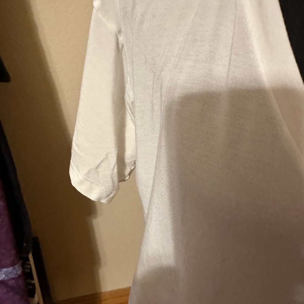 Victoria Secret V-Neck T - Picture 3 of 8